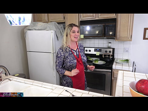 ❤️ Stepmom milking him in the kitchen before his date ❤❌ Sex at porn en-us.assistentai.ru ❌️❤